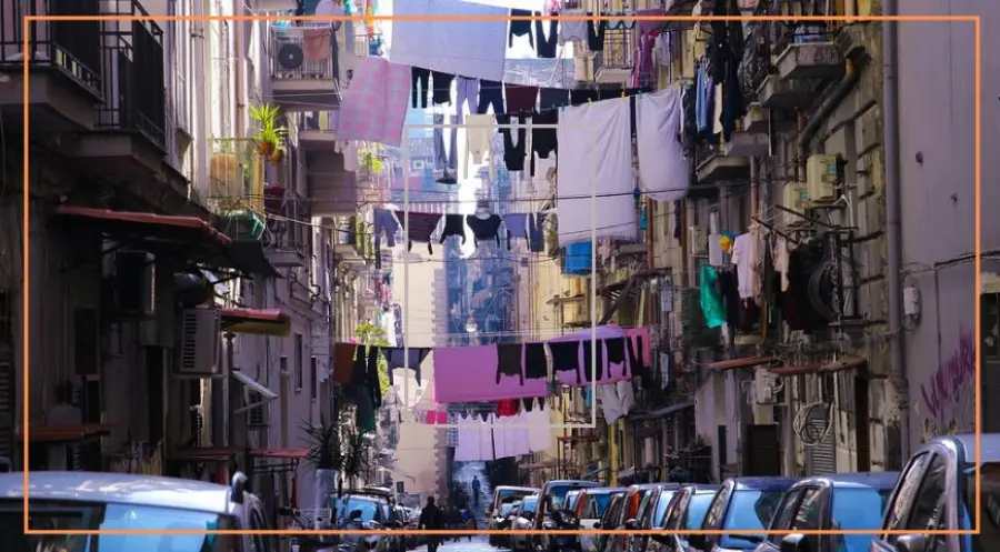 ALLA SCOPERTA DEI "BASSI DI NAPOLI" CHI CI VIVEVA ANTICAMENTE?